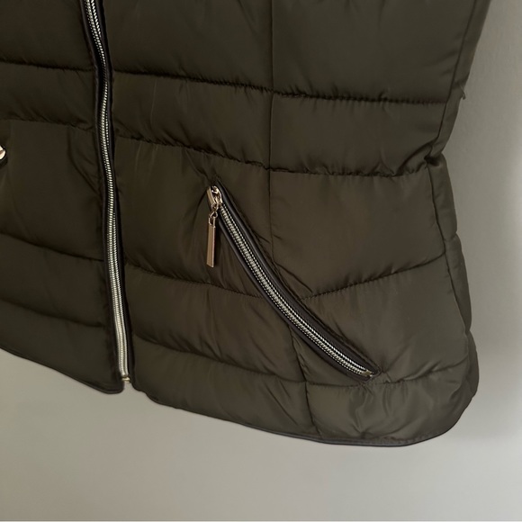 YMI Collection Olive Green Puffer Vest Size Small - Picture 14 of 16